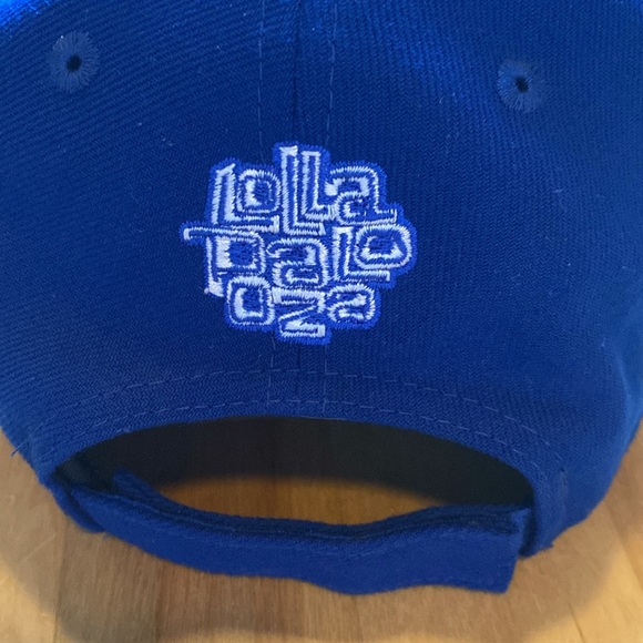 Lollapalooza 2016 World Series New Era embroidered Chicago Cubs bear w/ guitar - Picture 4 of 9